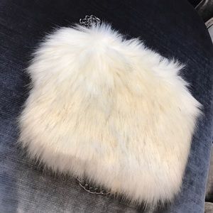 VEGAN WHITE FUR CLUTCH PURSE (W/ OPT CHAIN)